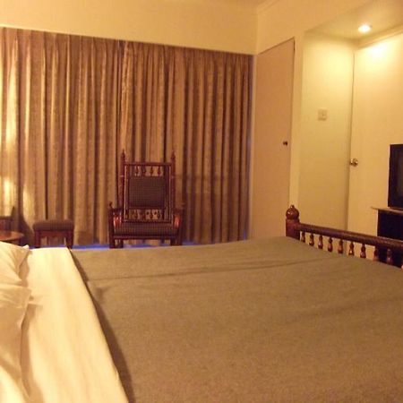 Hotel Bluehill 巴夫那加尔 外观 照片