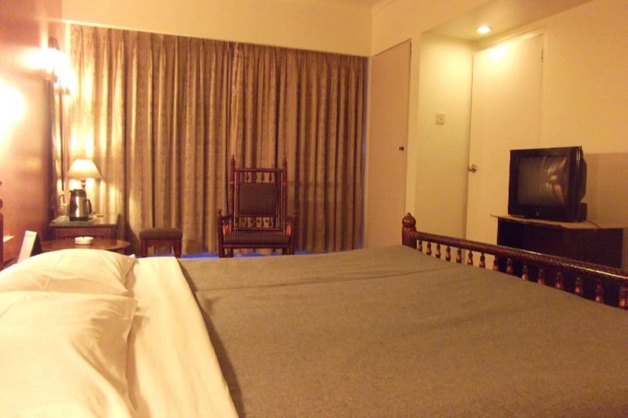 Hotel Bluehill 巴夫那加尔 外观 照片