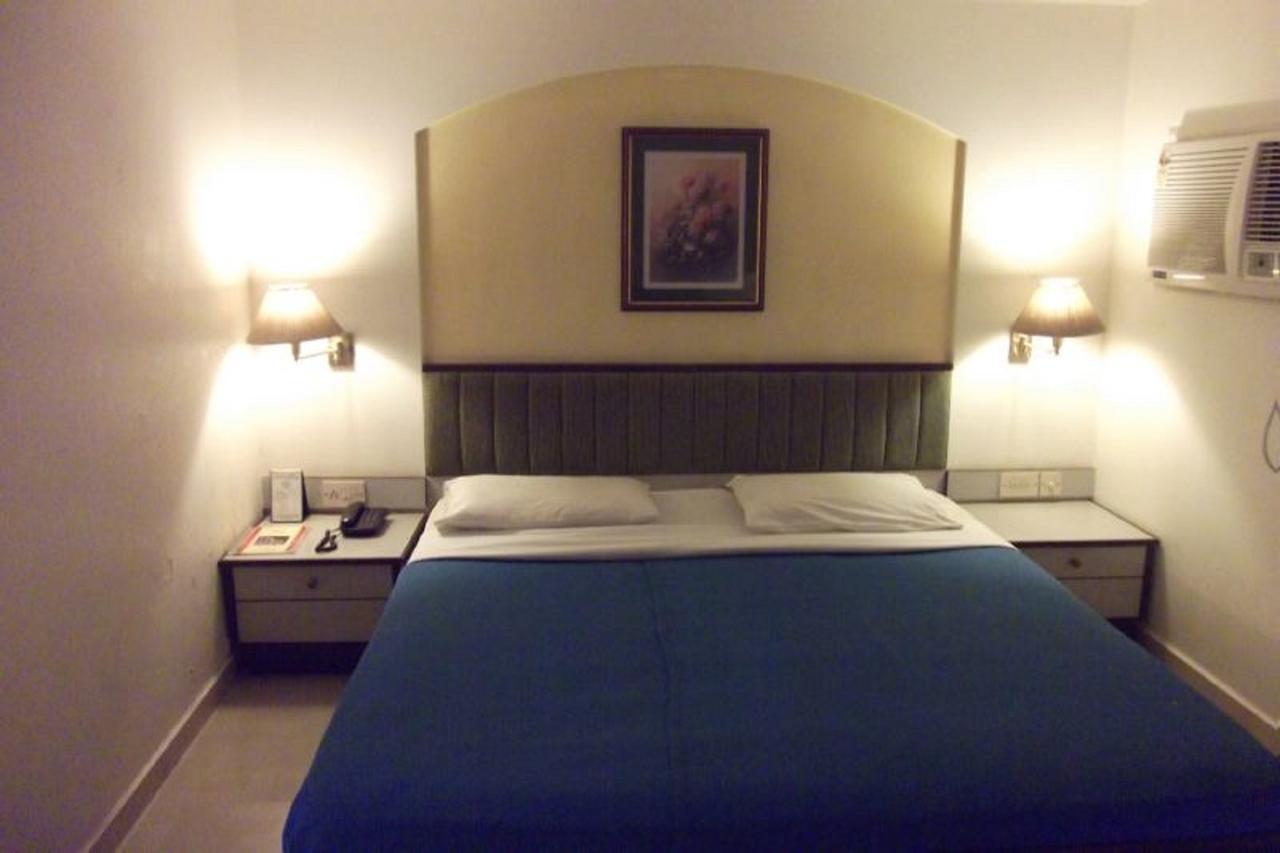 Hotel Bluehill 巴夫那加尔 外观 照片