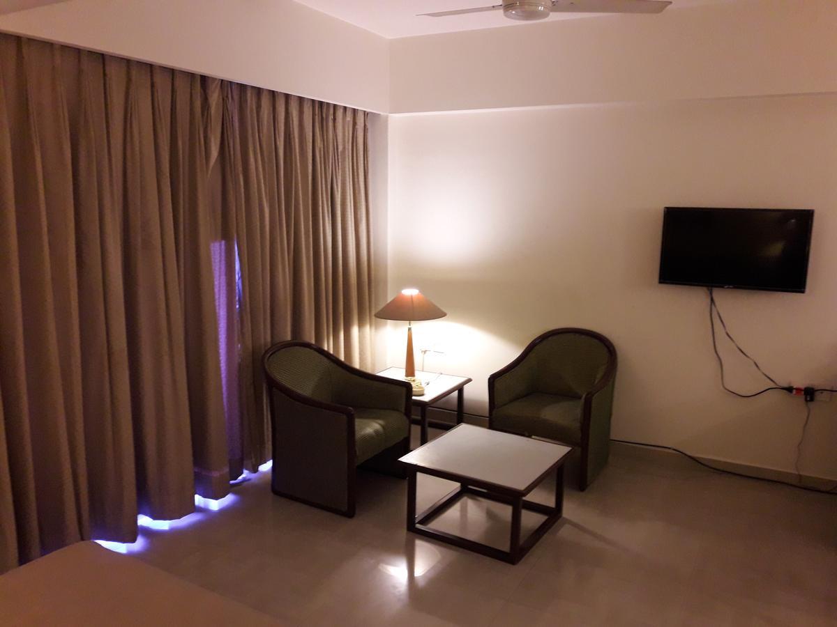 Hotel Bluehill 巴夫那加尔 外观 照片