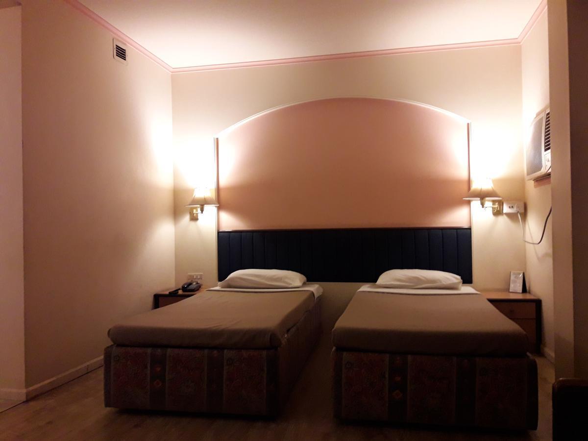 Hotel Bluehill 巴夫那加尔 外观 照片