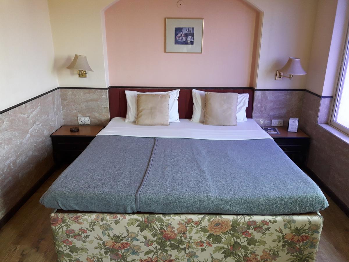 Hotel Bluehill 巴夫那加尔 外观 照片