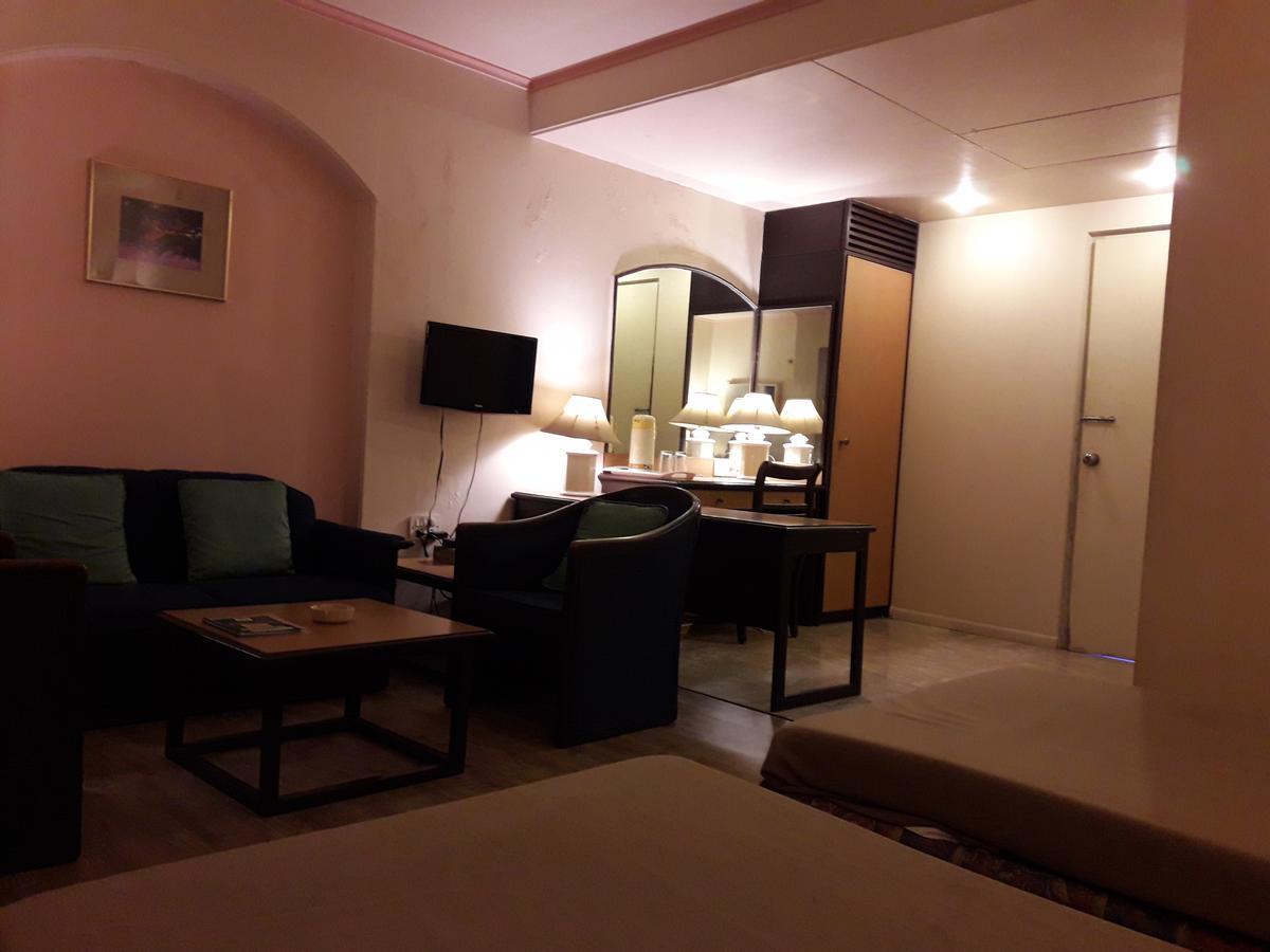 Hotel Bluehill 巴夫那加尔 外观 照片